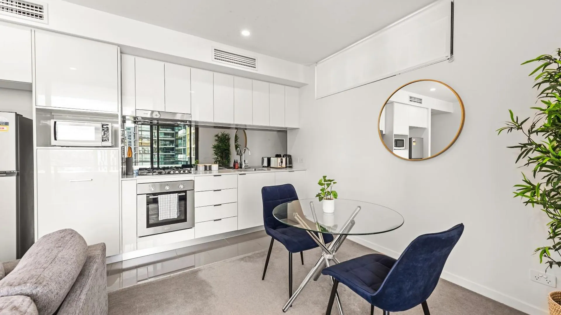 Stylish South Bank Apt With King Bed & Huge Balcony! Brisbane Apartment